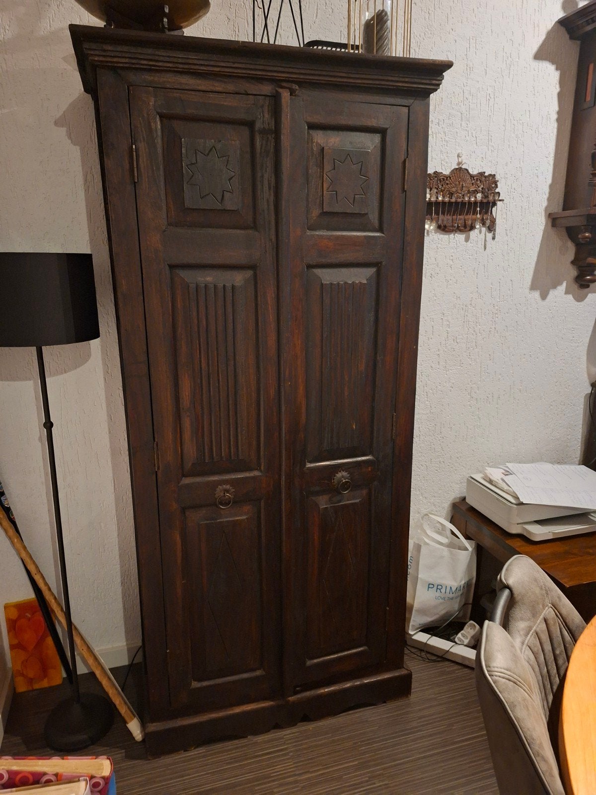 Massief houten kast met twee deuren, Antiek en Kunst, Ophalen