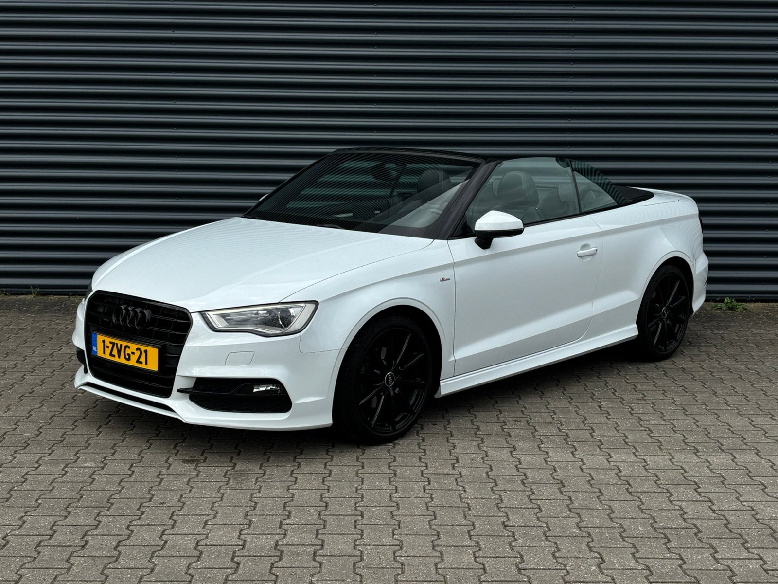 Audi A3 1.4 Tfsi 150pk Cabrio S-tronic Ambition NL AUTO, Bi-Xenon koplampen, 4 cilinders, 4 stoelen, Wit