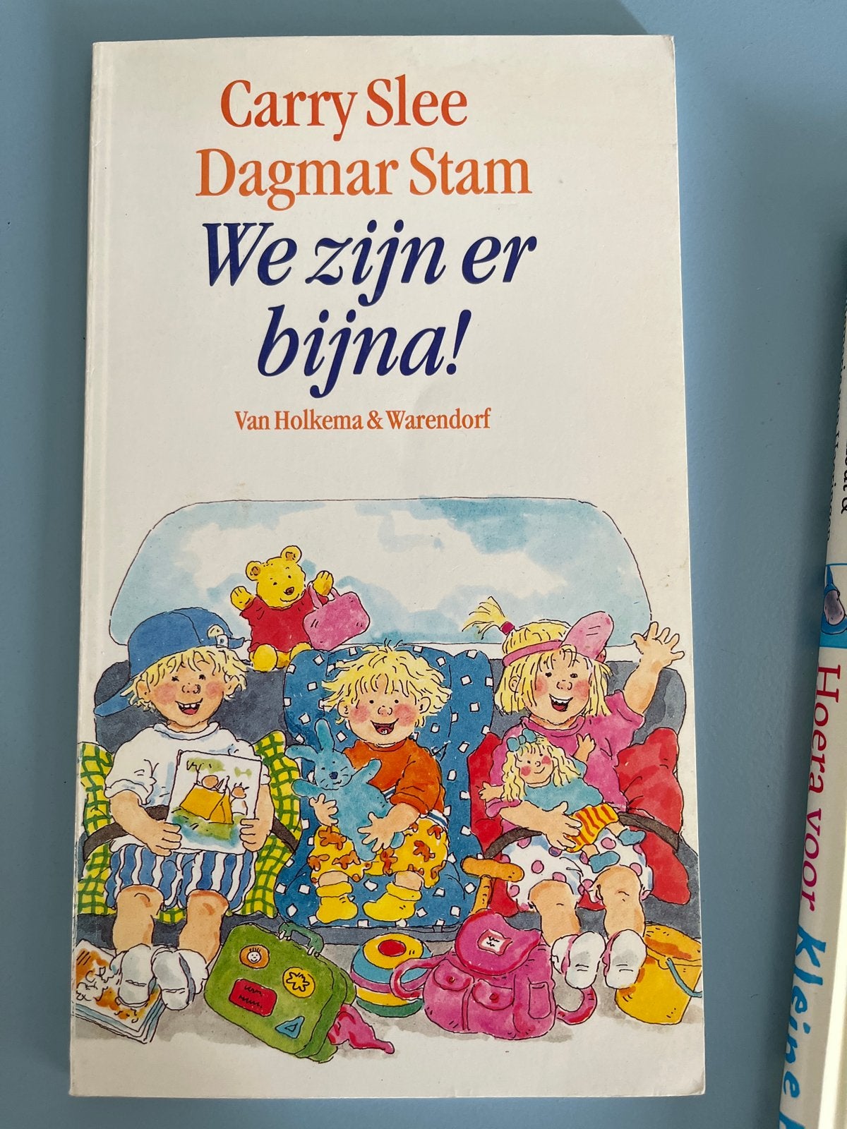 We zijn er bijna! - Carry Slee & Dagmar Stam, Boeken, Ophalen of Verzenden, Gelezen, Fictie algemeen