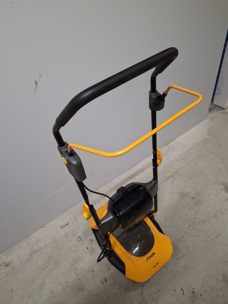 Stiga Aero 132e zweefmaaier, Cirkelmaaier, Stiga, Accu-grasmaaier, Ophalen of Verzenden
