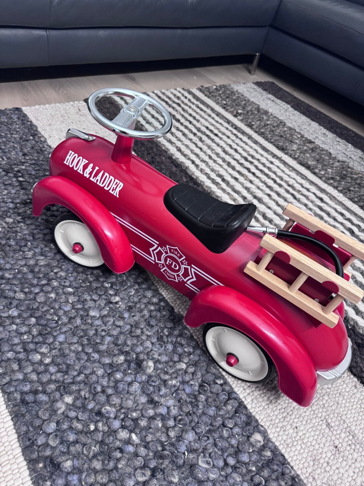 Spiksplinternieuwe retro brandweer loopauto, Ophalen, Zo goed als nieuw