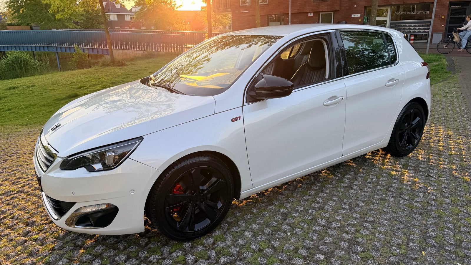Foto 4 van Peugeot 308 1.6 THP VOL OPTIE ️️