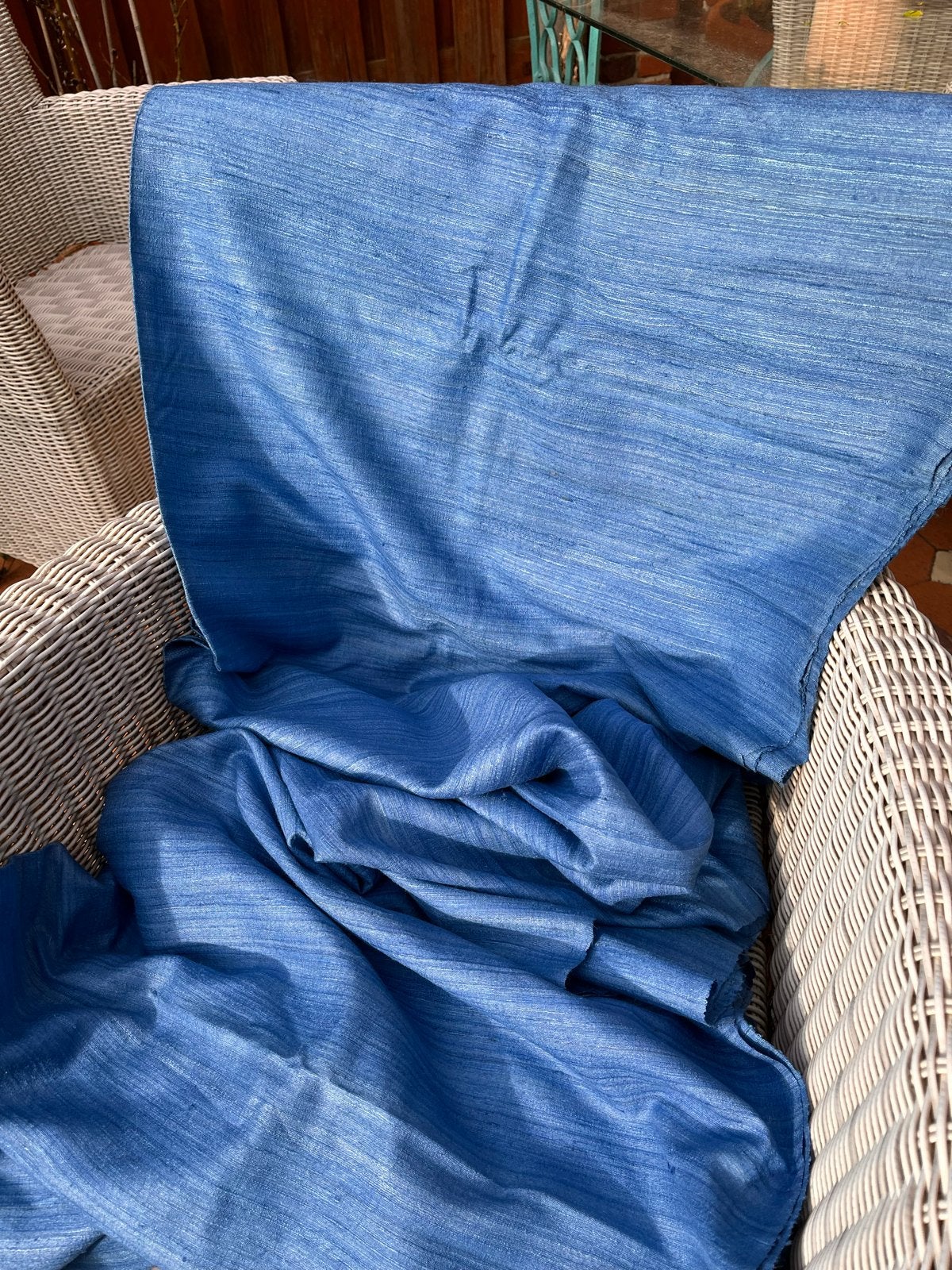 Prachtige pure zijde lap stof - Blauw, Hobby en Vrije tijd, Blauw, Ophalen of Verzenden, 30 tot 120 cm, Satijn of Zijde