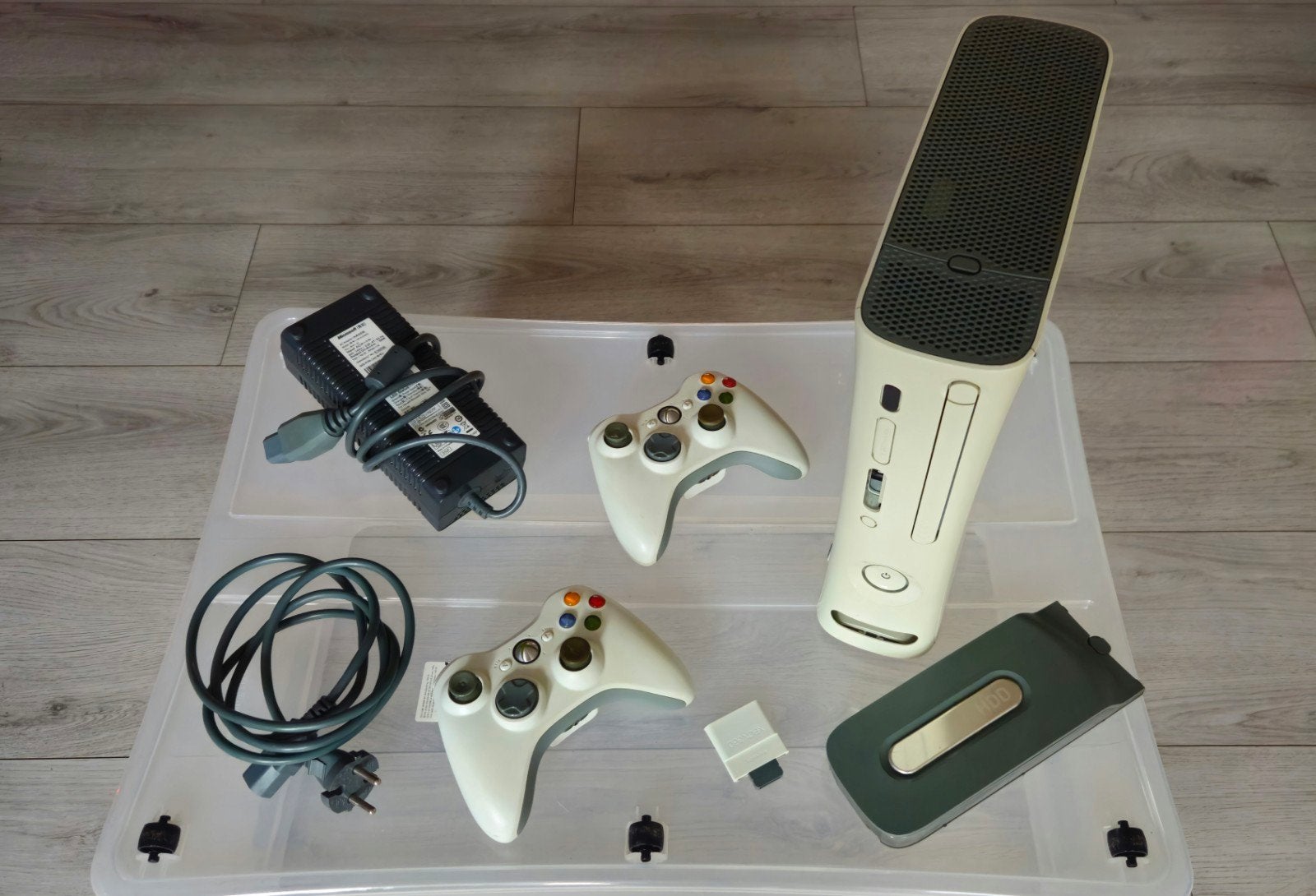 Xbox 360 Bundel + Guitar Hero Drumstel & Gitaar + 23 games, Ophalen, Met 2 controllers, Zo goed als nieuw, Met games