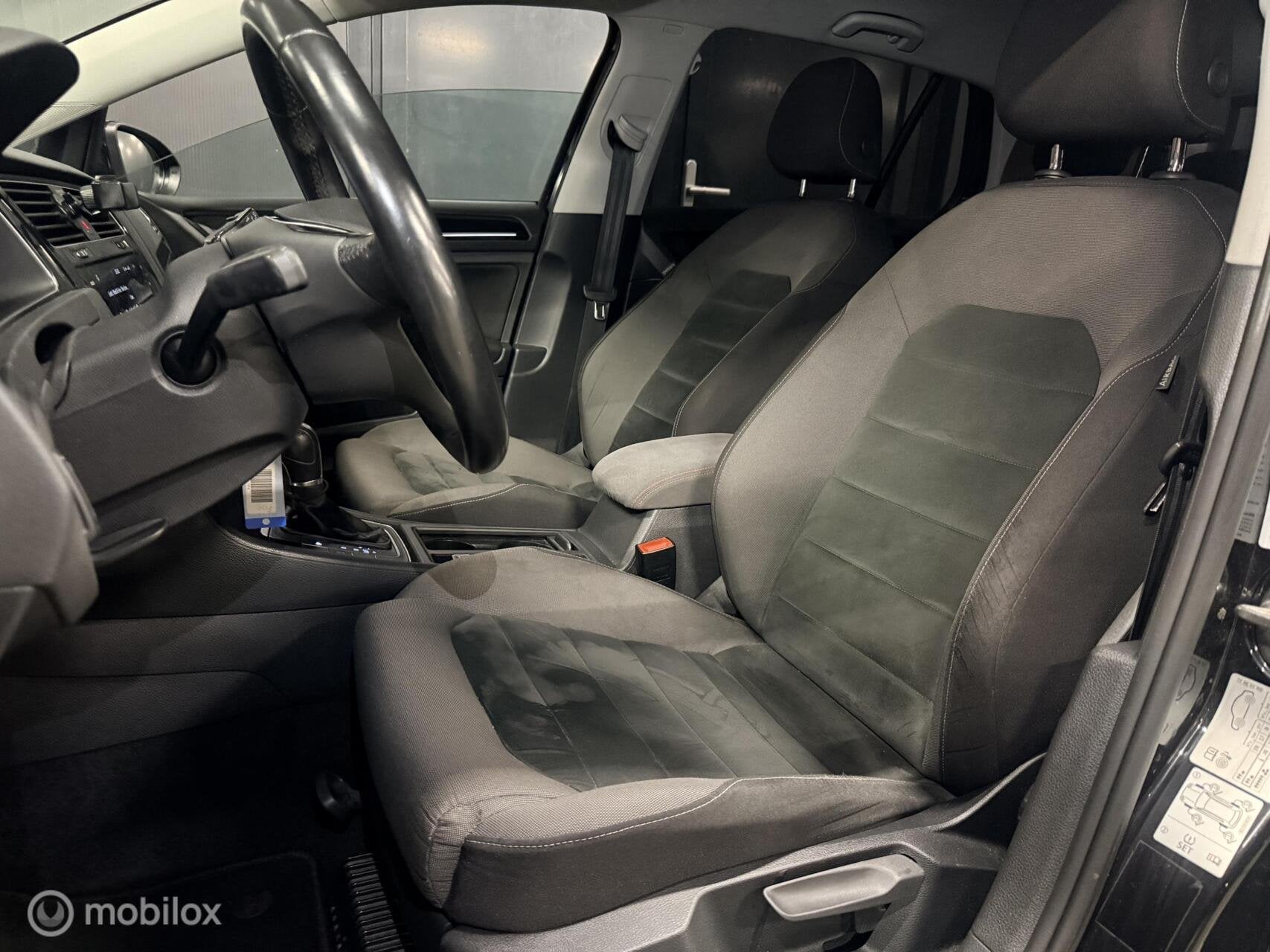 Volkswagen Golf 1.5 TSI Highline|cruise|carplay|virtual|aut, Automatische klimaatregeling, Euro 6, 4 cilinders, Zwart