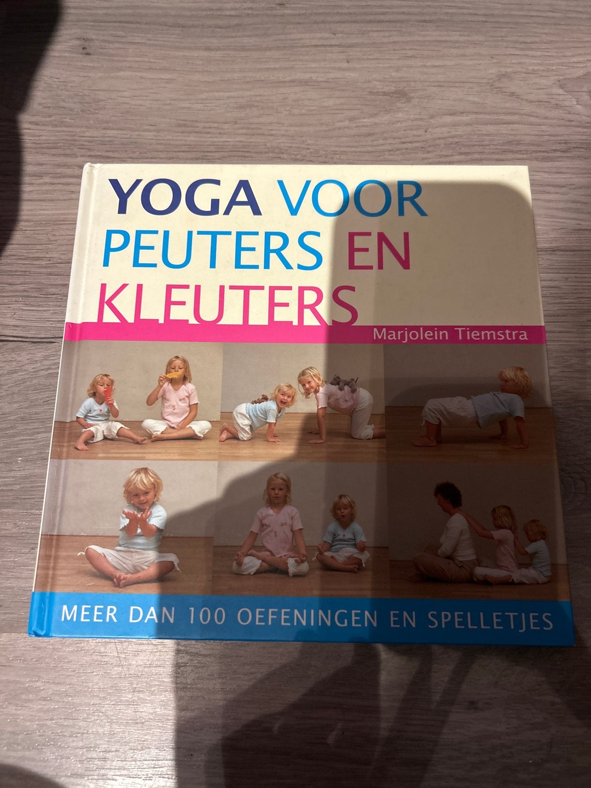 Yoga voor Peuters en Kleuters - Marjolein Tiemstra, Boeken, Non-fictie, Jongen of Meisje, Ophalen of Verzenden, Zo goed als nieuw