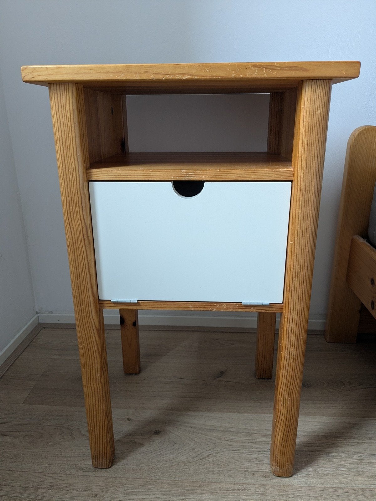 Stevige houten nachtkastjes IKEA, Ophalen