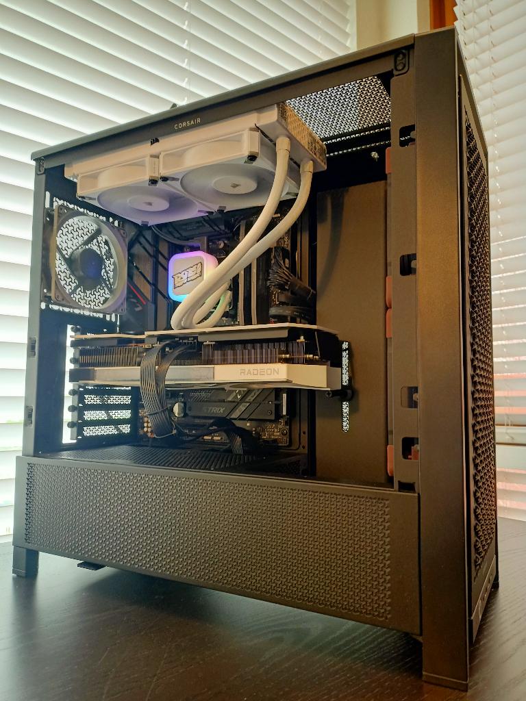 GAMING PC | Ryzen 7800X3D | RX 9070 XT | 32GB RAM | 2TB SSD, Spelcomputers en Games, Spelcomputers | Overige, Zo goed als nieuw