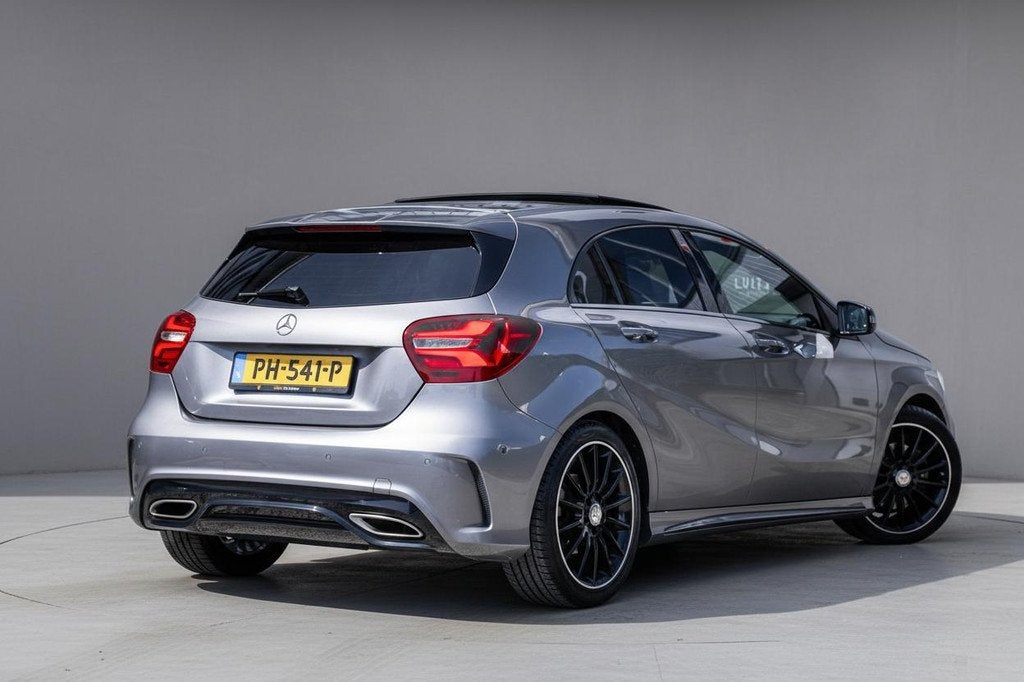 Mercedes-Benz A-klasse 200d AMG Pano-dak|Leder|Harman/Kardon, Auto's, Mercedes-Benz, Gebruikt, Euro 6, 4 cilinders, Bedrijf