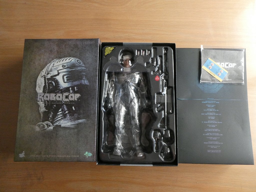 Hot Toys 1/6 RoboCop Battle Damaged MMS265, Ophalen of Verzenden, Zo goed als nieuw
