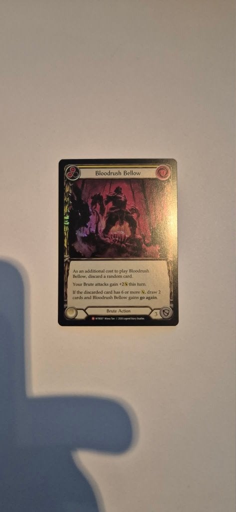 Bloodrush Bellow (Rainbow Foil) - Welcome to Rathe unlimeted, Ophalen of Verzenden, Zo goed als nieuw, Losse kaart, Foil