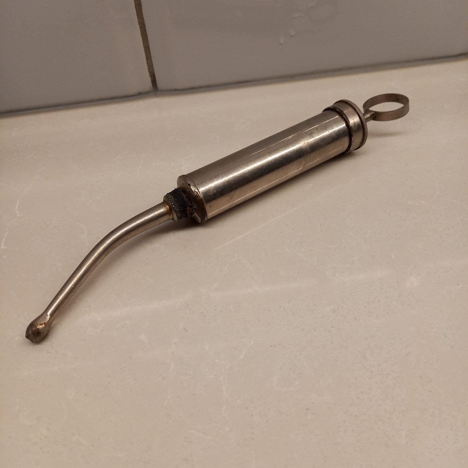 Metalen antieke medische spuit, Ophalen of Verzenden