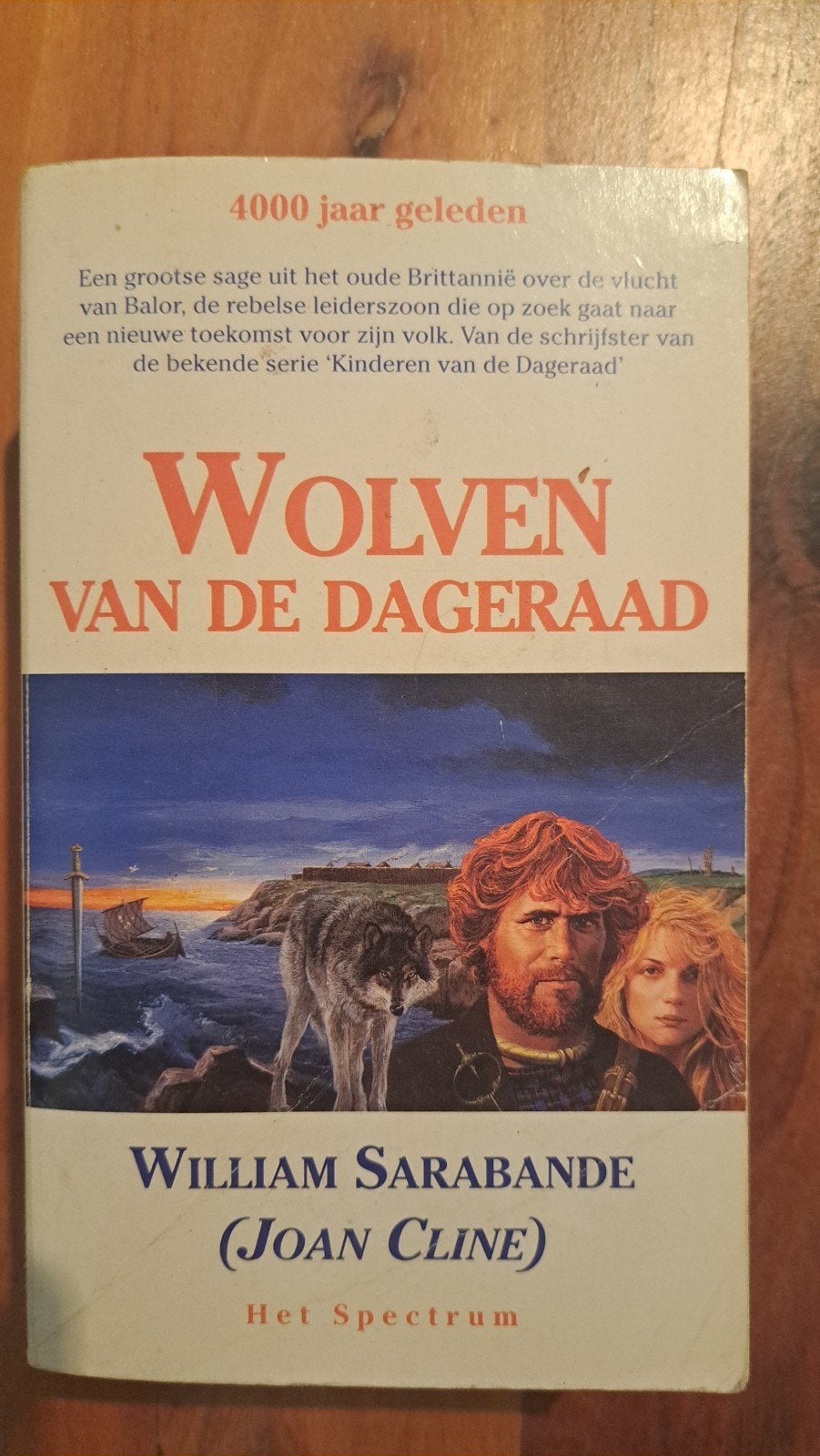 Wolven van de Dageraad - William Sarabande (Joan Cline), Boeken, Ophalen of Verzenden, Gelezen, William Sarabande (Joan Cline)