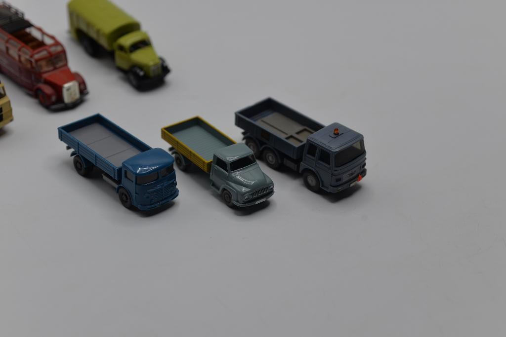 Setje diverse vrachtwagens en een bus 1:87 o.a. Wiking, Hobby en Vrije tijd, Modelauto's | 1:87, Overige merken, Gebruikt, Wiking