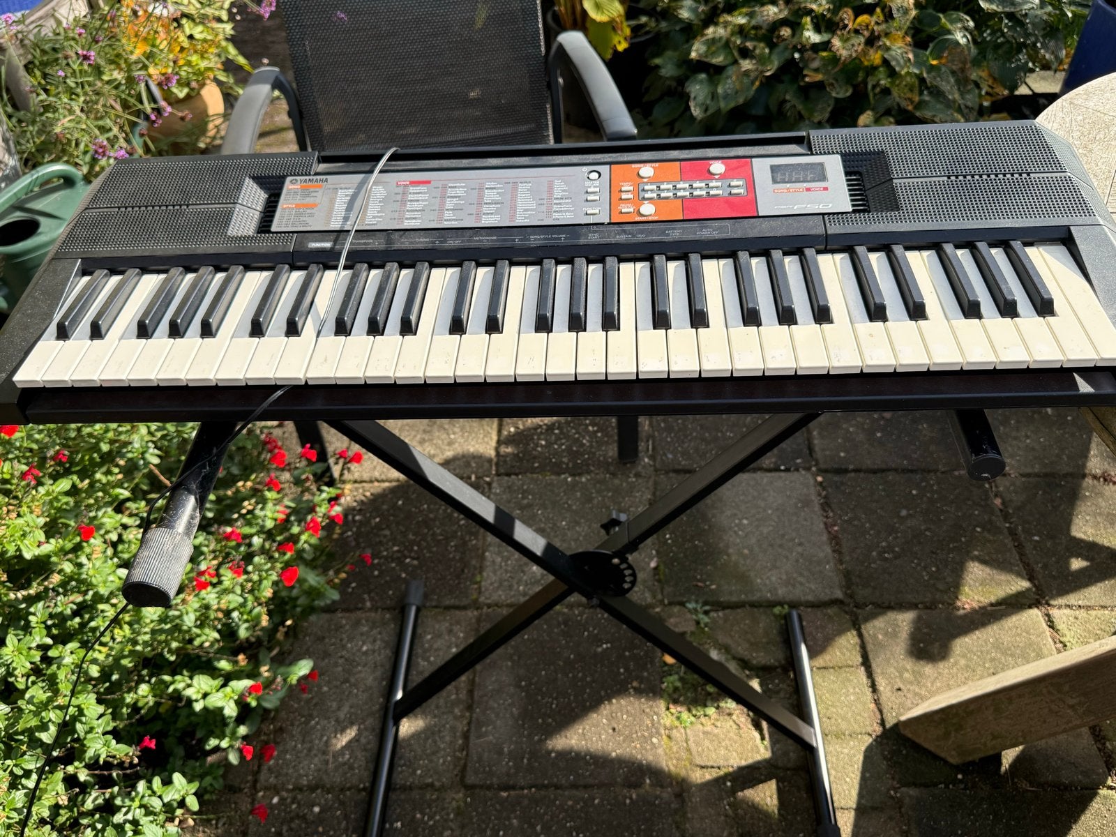 Yamaha PSR-E223 Keyboard met standaard, 61 toetsen, Yamaha, Ophalen of Verzenden, Zo goed als nieuw