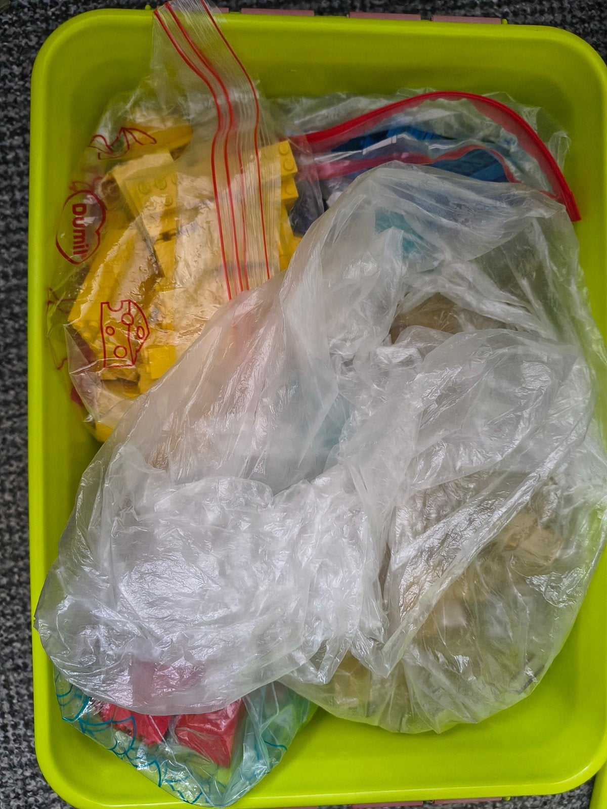 bak met ongeveer 3 kg Lego op kleur gesorteerd, Gebruikt, Overige thema's, Lego, Ophalen of Verzenden