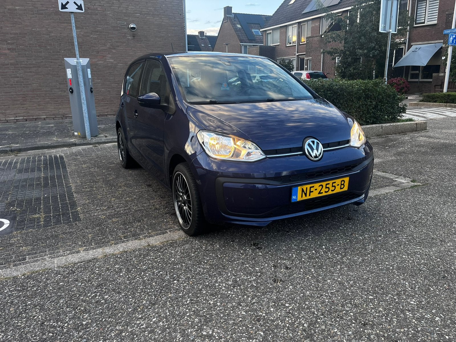 Volkswagen up! 1.0 44KW 5-DRS 2017 Blauw nieuwe koppelingset, Auto's, Voorwielaandrijving, 24 km/l, Handgeschakeld, Particulier