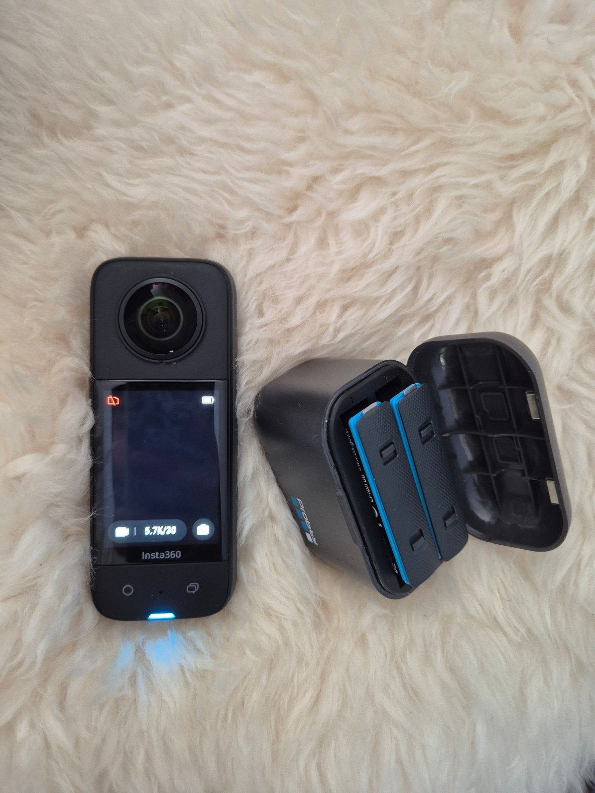 Insta360 X3 + 3 accu's & oplaadhub (1lens kras), Ophalen of Verzenden, Gebruikt, Overige merken
