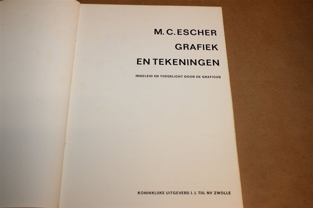 M.C. Escher — Grafiek en Tekeningen, Eigen Toelichting, Ophalen of Verzenden, Gelezen
