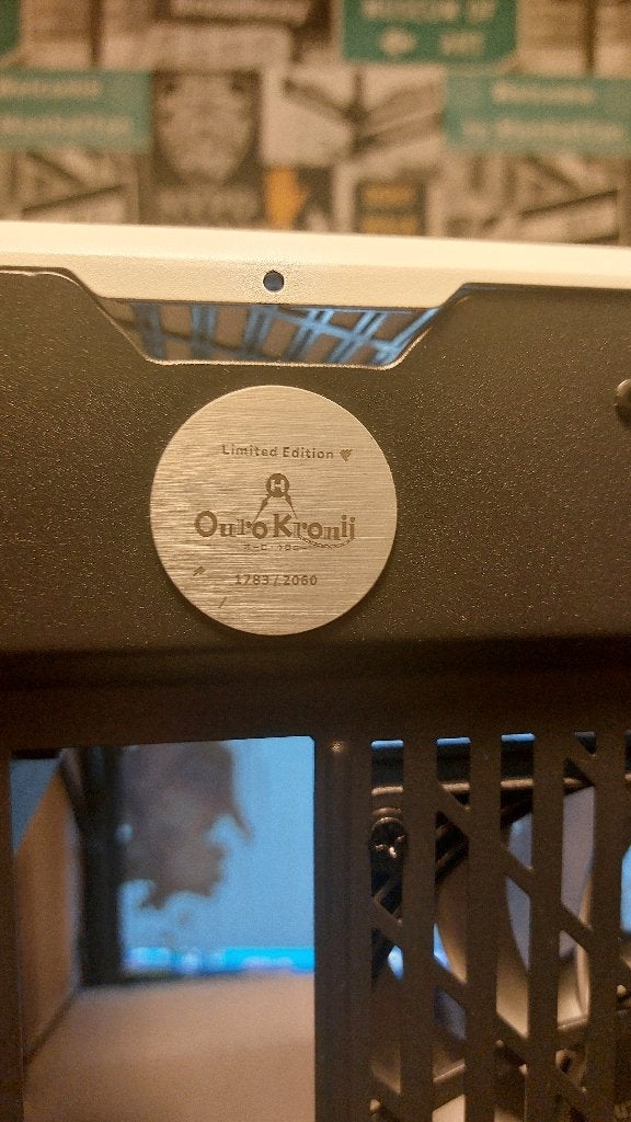 Foto 4 van Limited edition Hololive Ouro Kronii HYTE Y60 PC Case