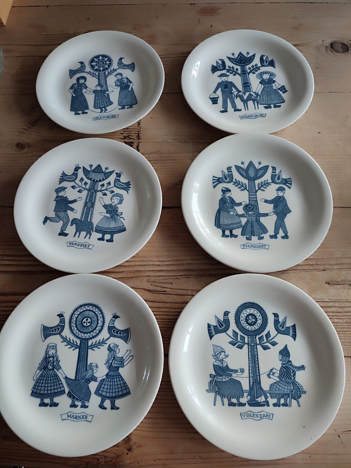 6 vintage borden met Hollandse klederdracht, Antiek en Kunst, Antiek | Servies los, Ophalen