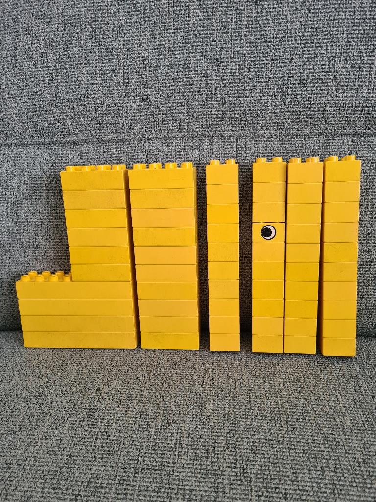 Lego duplo 60 stenen 2x2 4x2 en 8x2 geel, Lego, Gebruikt, Overige thema's, Verzenden