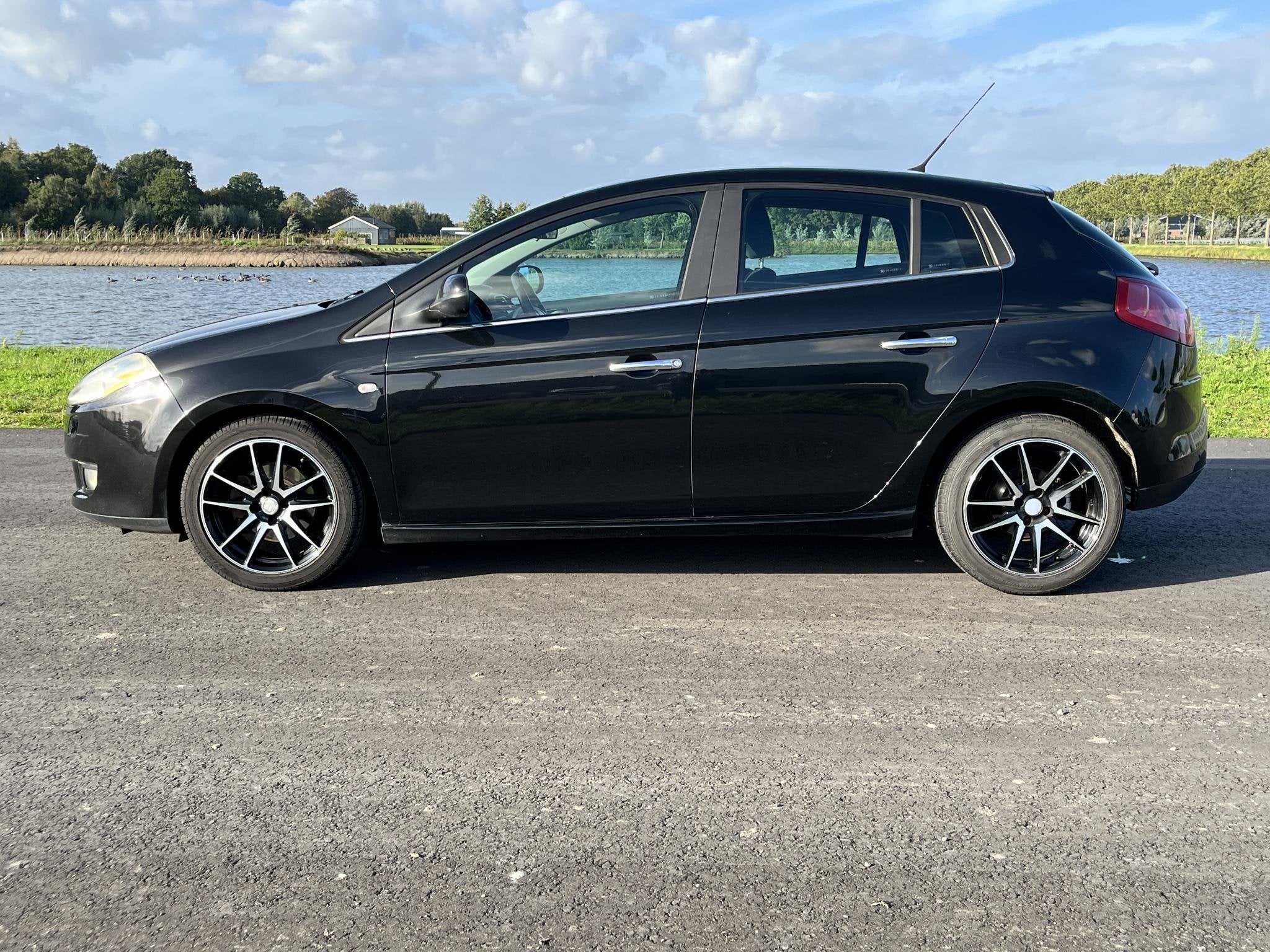 Fiat Bravo 1.4 T-Jet Emotion Clima, cruise, pdc achter, trek, Gebruikt, 4 cilinders, Zwart, Origineel Nederlands