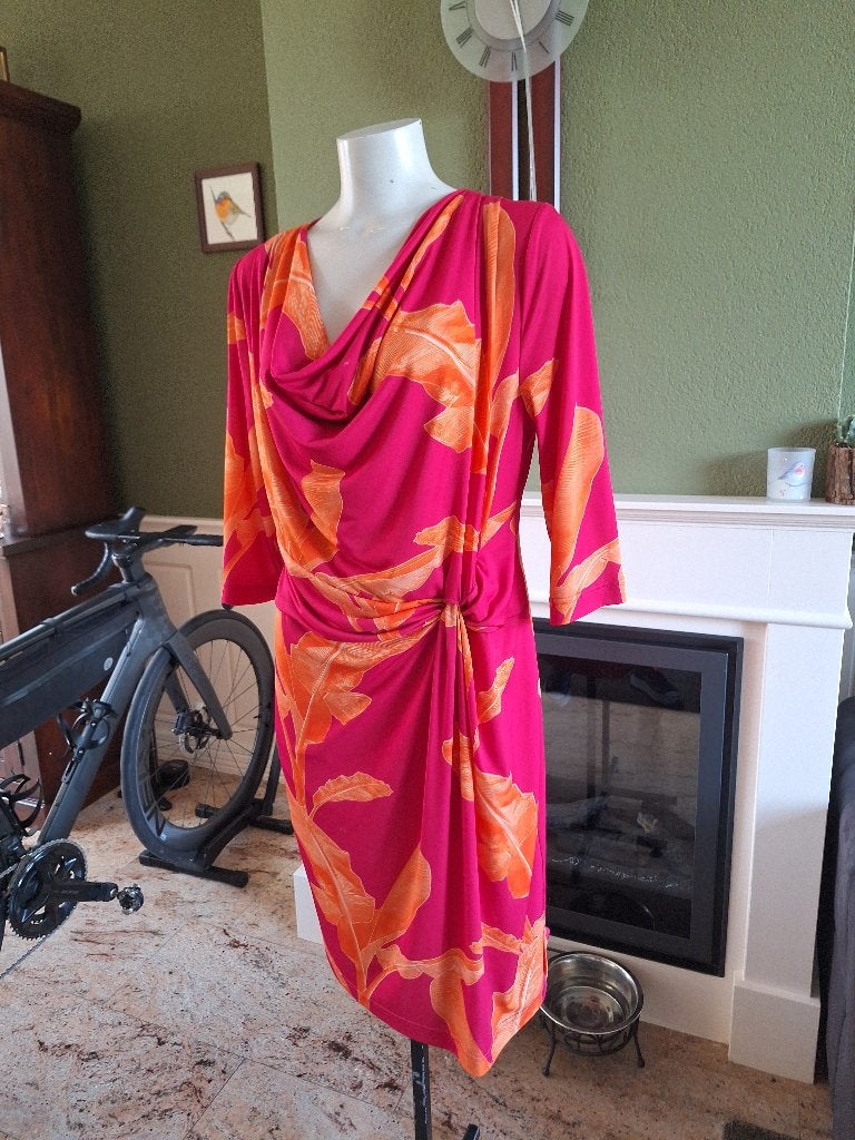 Amania Mo roze oranje waterval hals jurk NL 42 BE 44, Verzenden, Maat 42/44 (L), Zo goed als nieuw, Knielengte