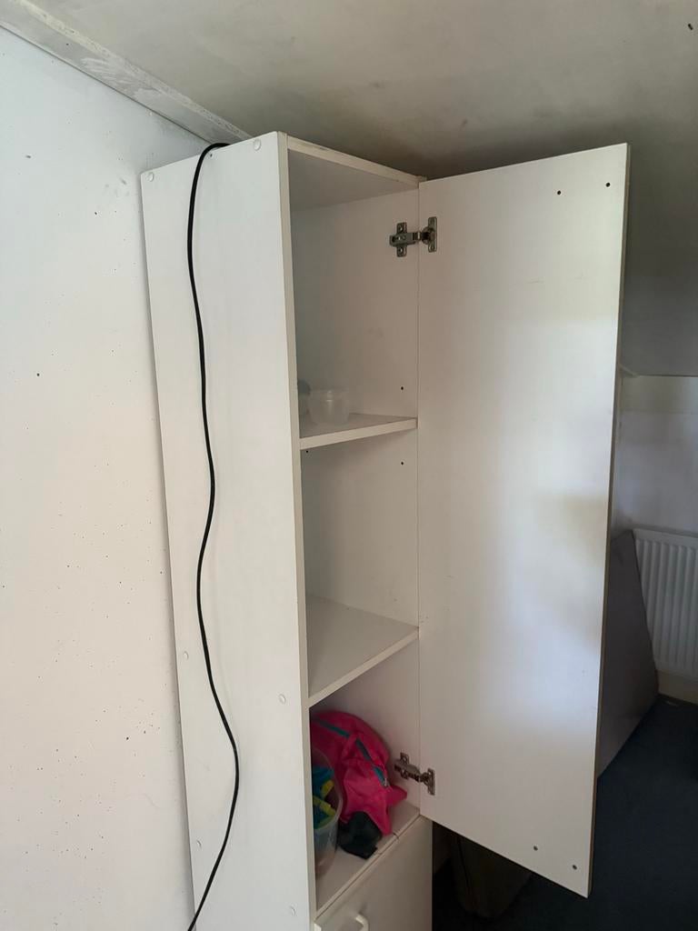 Witte smalle kast met planken en lade, Ophalen, Minder dan 50 cm, Gebruikt, Minder dan 25 cm