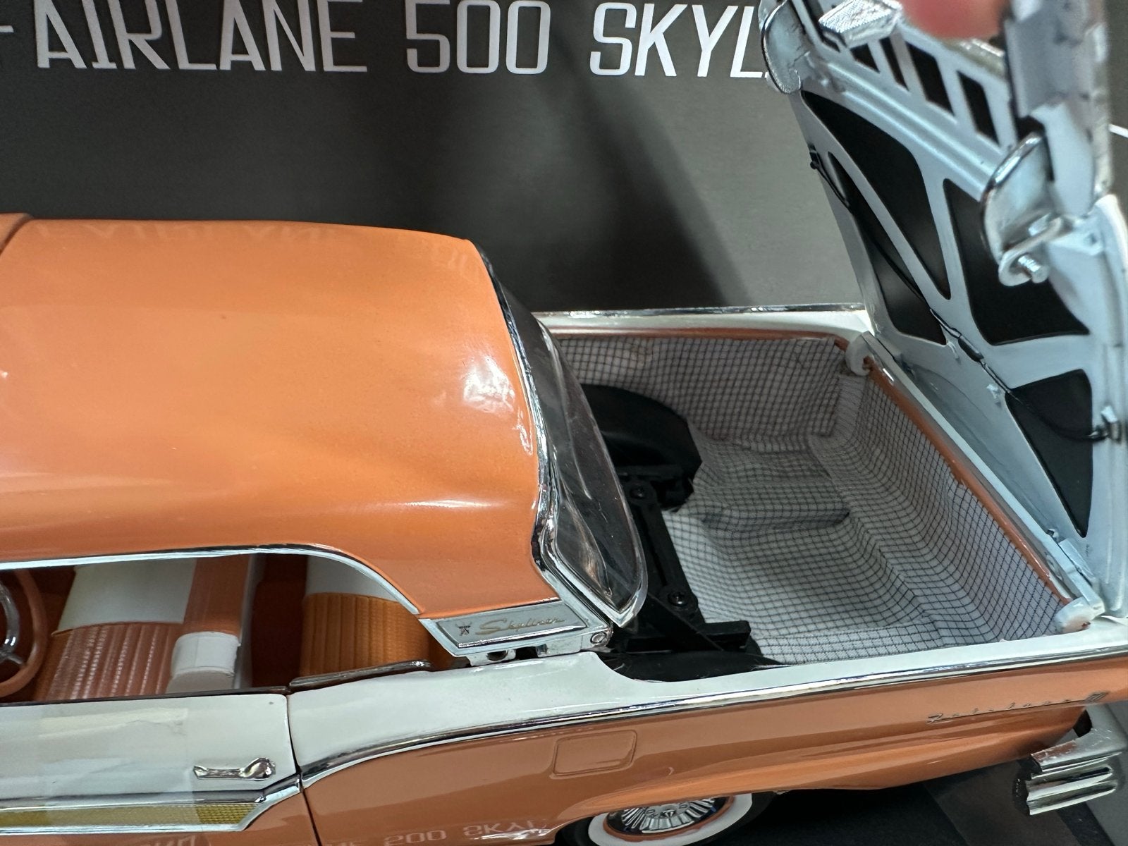 1957 Ford Fairlane 500 Skyliner schaalmodel.  Sun Star, Hobby en Vrije tijd, Modelauto's | 1:18, Ophalen of Verzenden, Nieuw, Auto