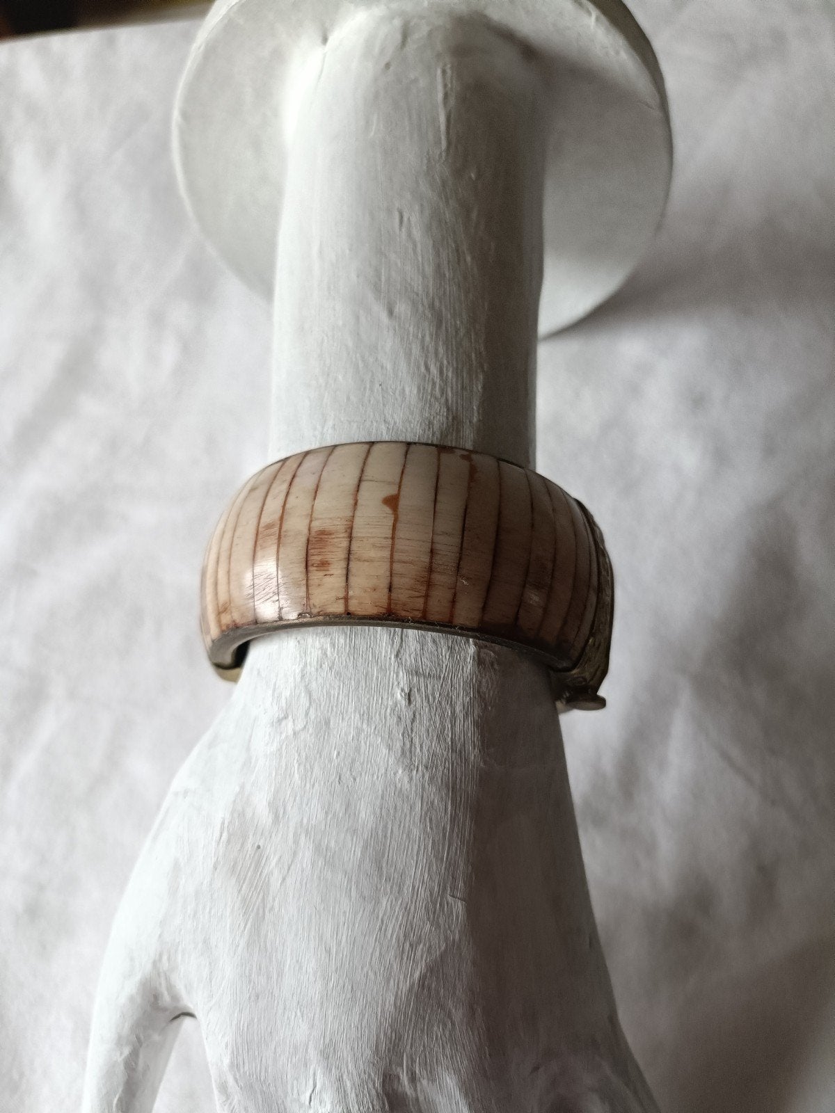 Vintage Etnische Armband - Messing & Kamelenbot, Ophalen of Verzenden, Gebruikt, Beige, Overige materialen