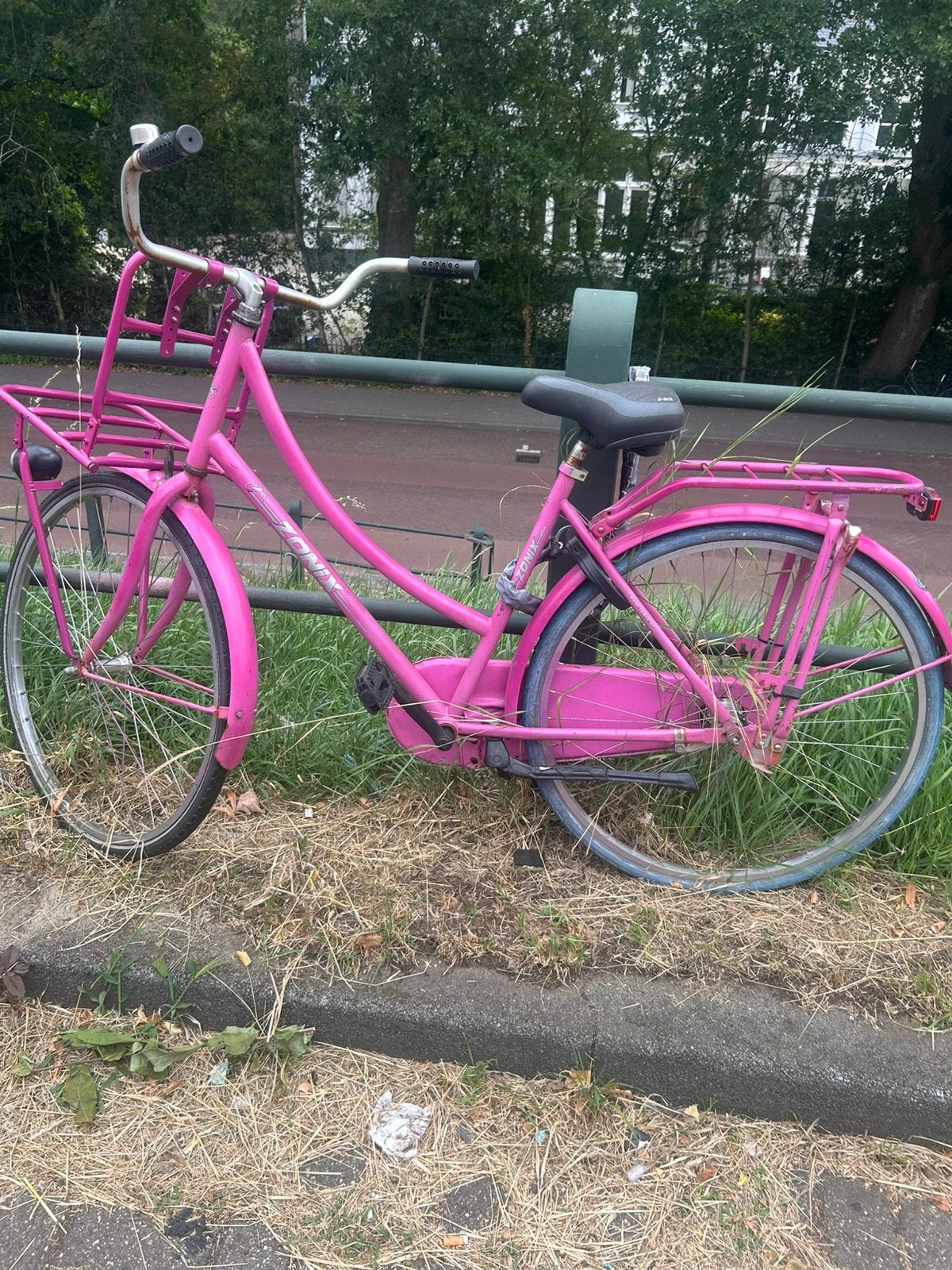Roze ZONIX transportfiets 28 inch + AXA slot, Fietsen en Brommers, Ophalen, Gebruikt, Terugtraprem, 26 inch of meer