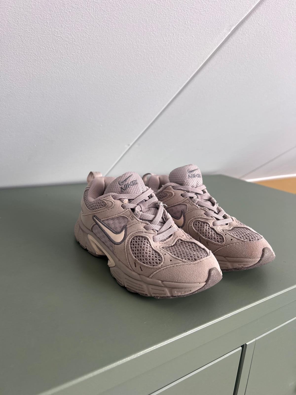 Nike V5 runner sportschoenen maat 33 - In goede staat, Ophalen of Verzenden, Gebruikt, Sportschoenen
