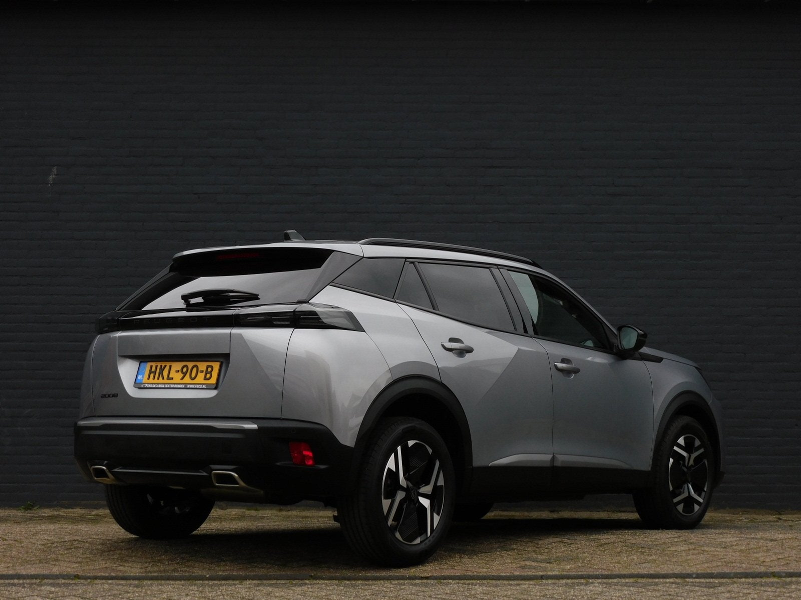 Peugeot 2008 1.2 PureTech 130 Allure NIEUWSTAAT! CARPLAY/AND, Auto's, Gebruikt, Leder en Stof, 1180 kg, 3 cilinders