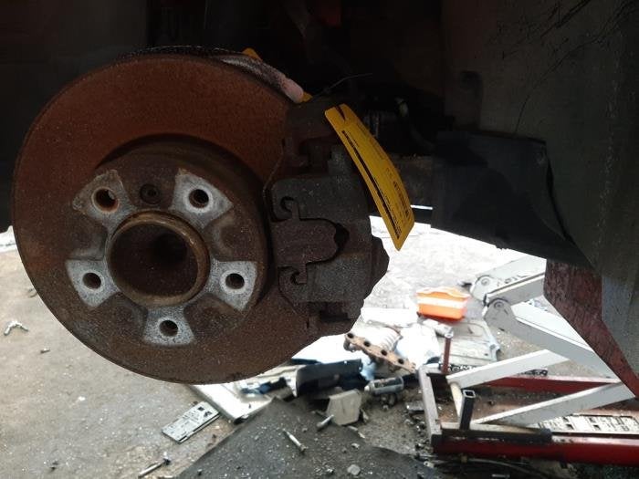 Remklauw (Tang) links-voor van een BMW 3-Serie, Gebruikt, -, -, Ophalen of Verzenden
