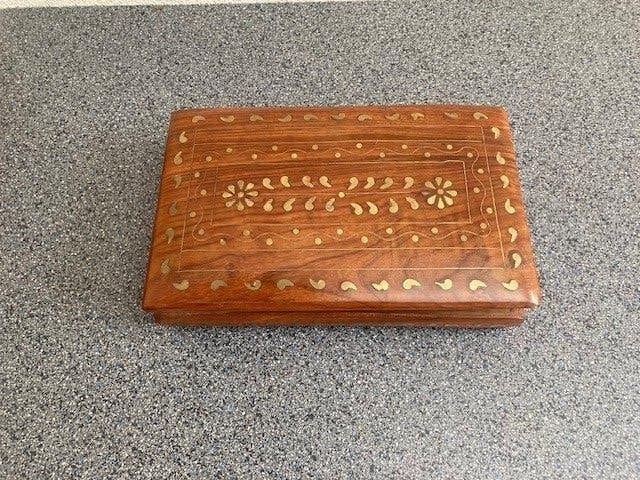 sieradenkistje Sheesham hout rondom messing inlegwerk India, Ophalen of Verzenden, Zo goed als nieuw, Bruin