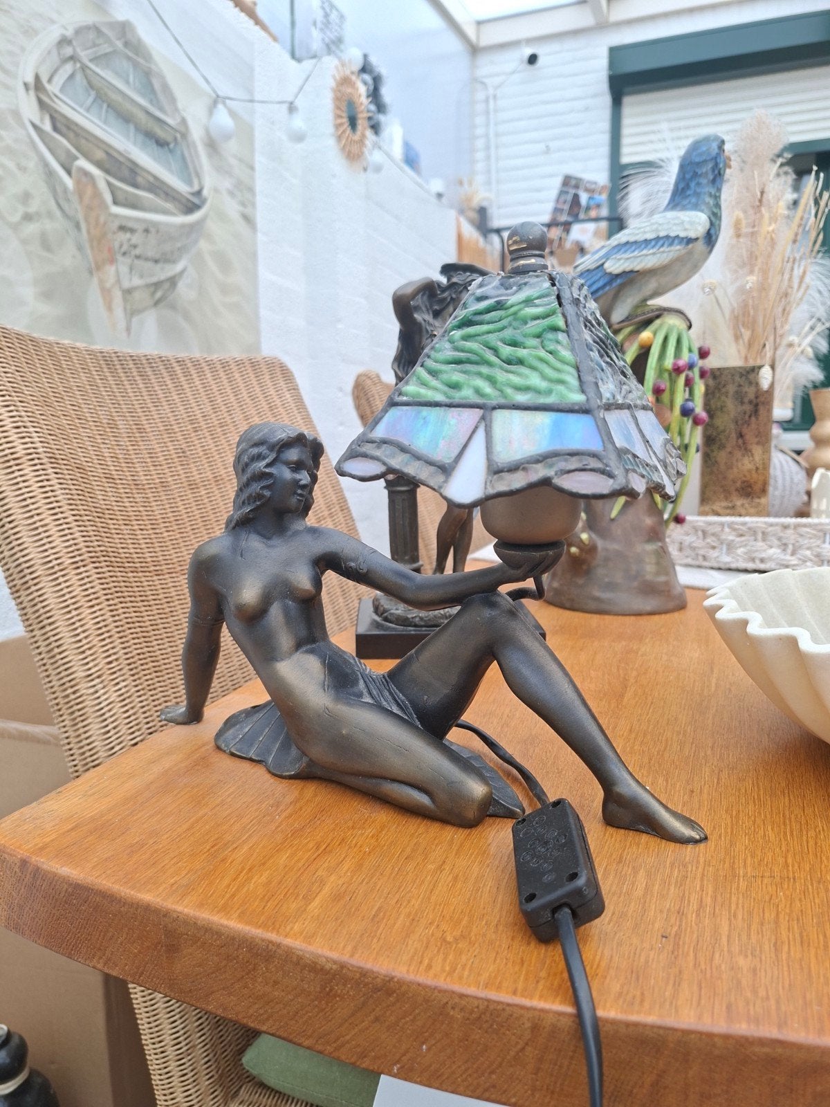 Bronzen Tiffany Stijl Tafellamp met Vrouwenfiguur, Antiek en Kunst, Ophalen of Verzenden