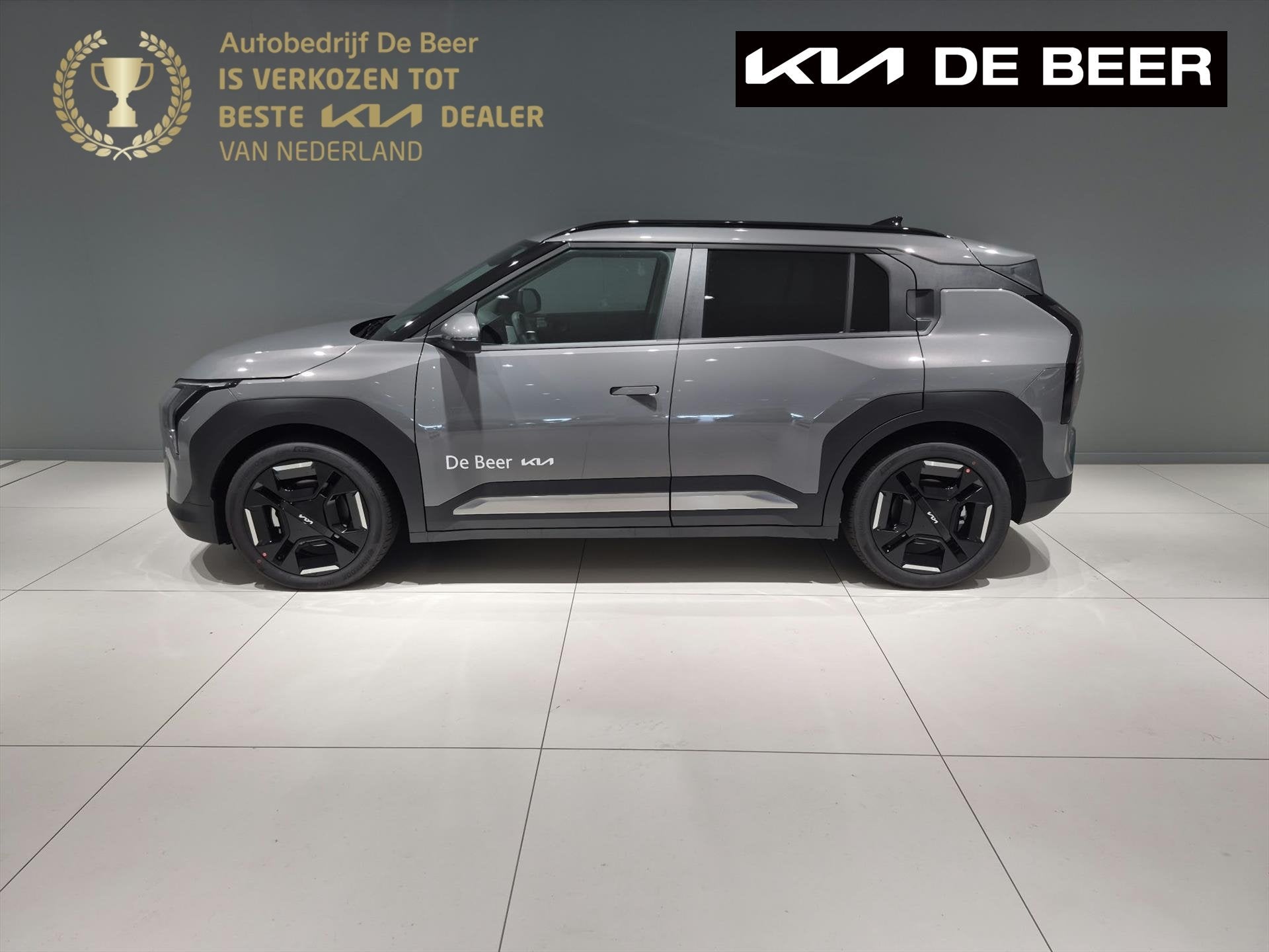 Kia Ev3 81,4 kWh 204pk Plus Navi/ Clima/ stoelv/ 19" LM, Auto's, Automaat, Stof, Gebruikt, Zwart