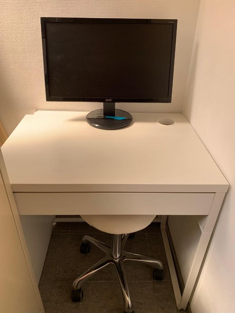 Buro (wit), Ophalen, Kabelgoot, Gebruikt, IKEA
