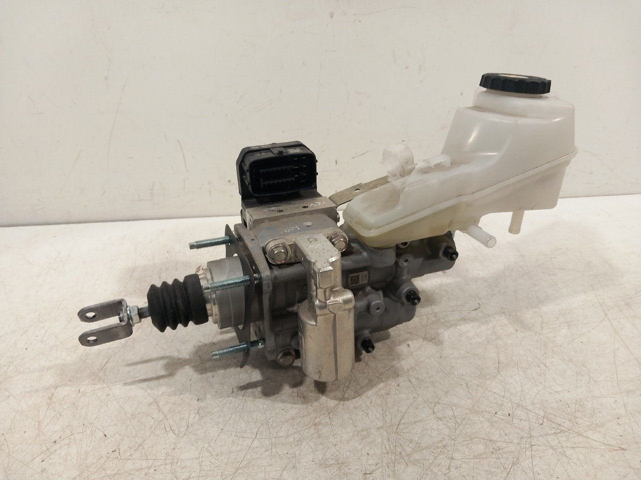 Hoofdrem cylinder Suzuki Swace, Onderdelen@venauto.nl, Van der Ven Autorecycling B.V., Gebruikt, Ettenseweg 76, 4706 PB Roosendaal, The Netherlands