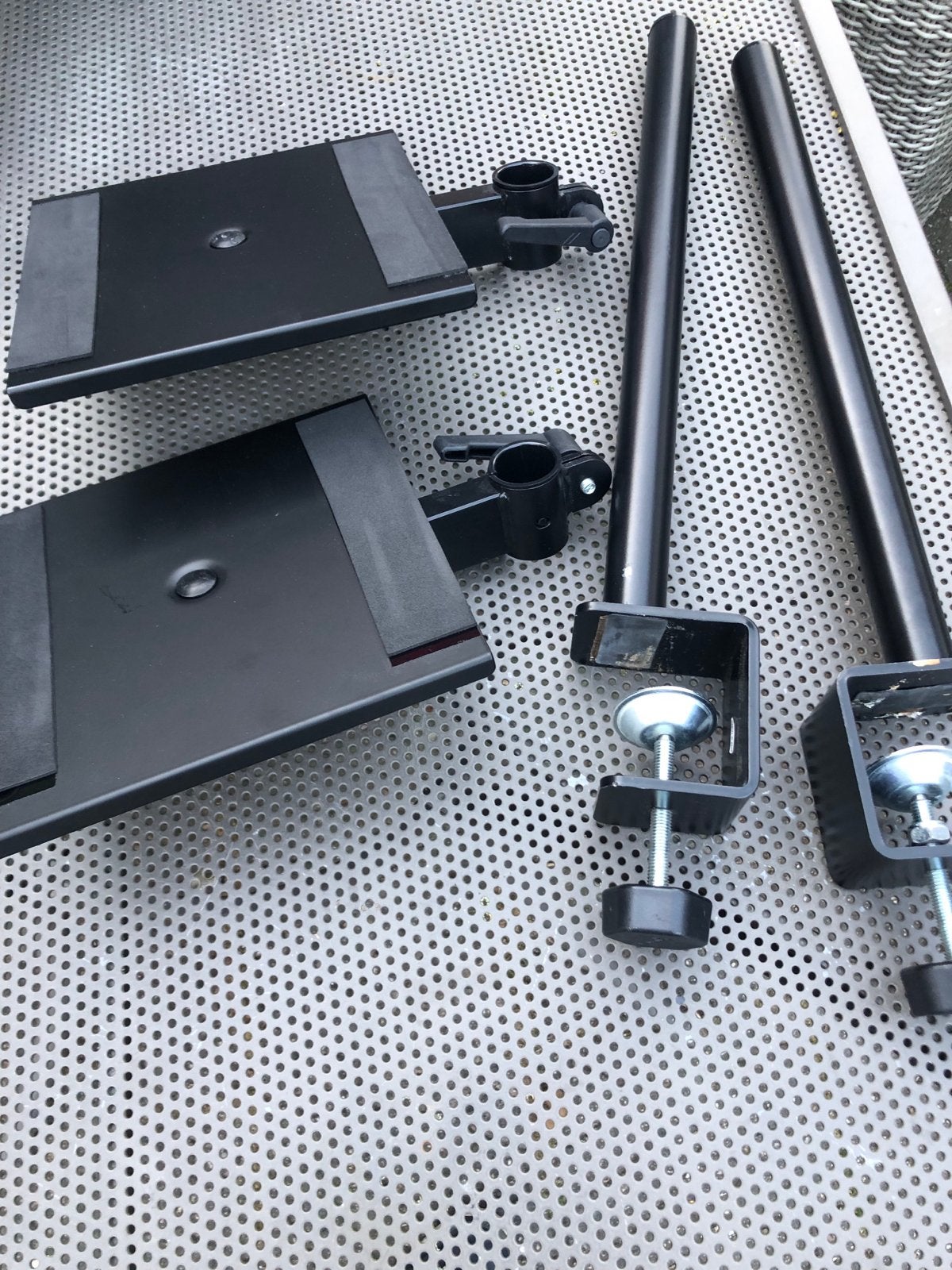 Desktop standaard met klembevestiging - 2 stuks, Ophalen, Zo goed als nieuw