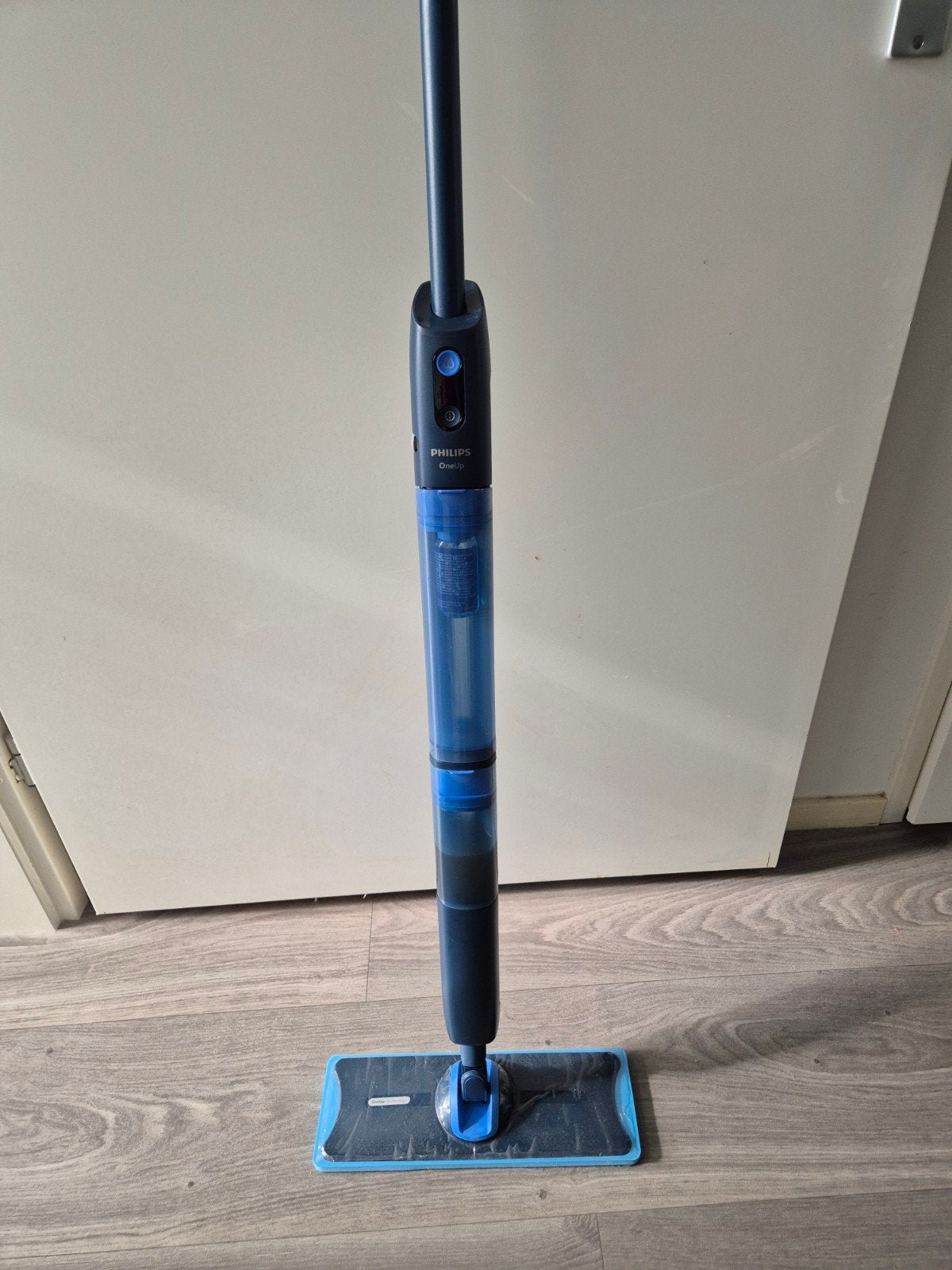 Philips OneUp Vloerreiniger zo goed als nieuwmet Sprayfuncti, Huis en Inrichting, Schoonmaakartikelen, Ophalen