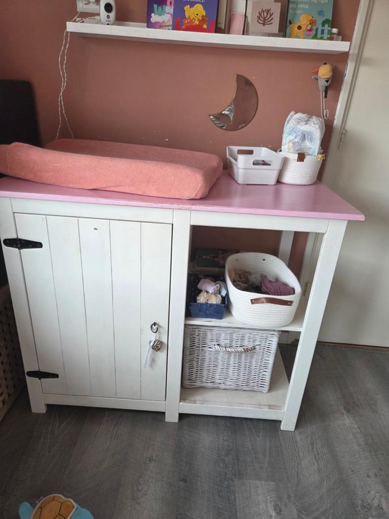 Commode met opbergruimte en roze blad, Kinderen en Baby's, Kinderkamer | Commodes en Kasten, Gebruikt, 50 tot 70 cm, Ophalen of Verzenden