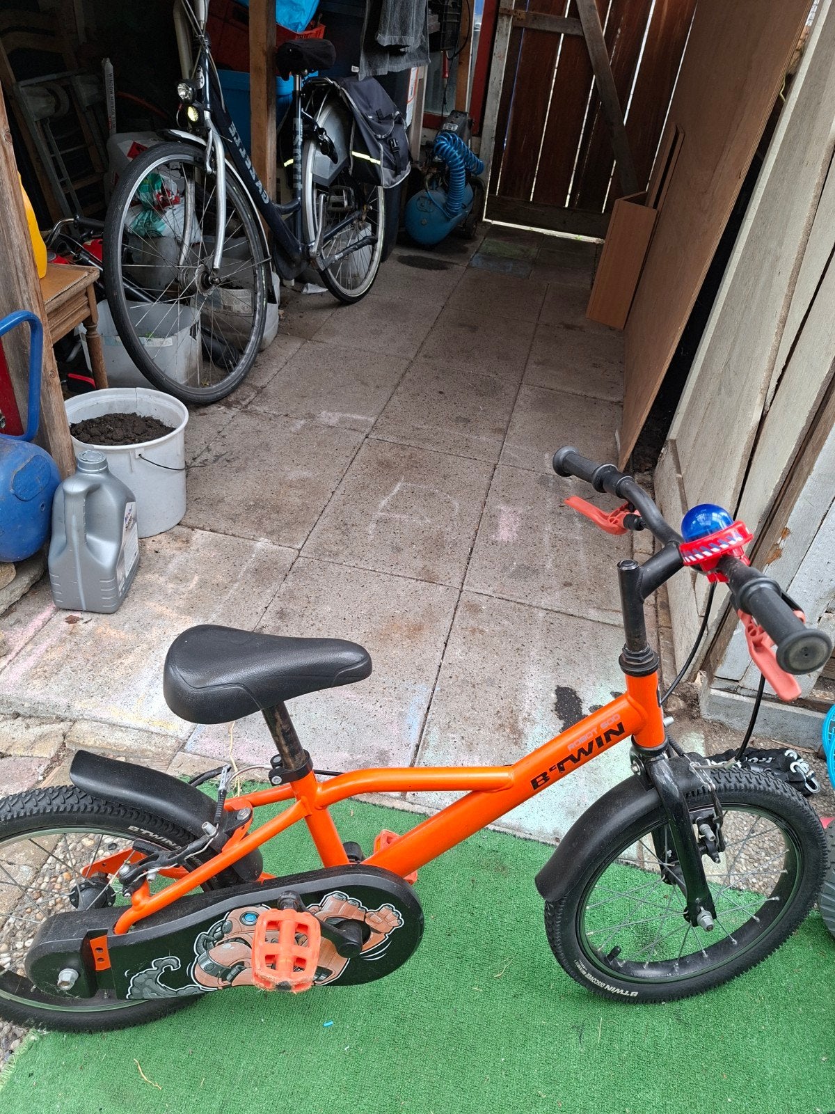 B'TWIN kinderfiets 18 inch - Handremmen & terugtraprem, Ophalen, Zo goed als nieuw, Terugtraprem, B'TWIN
