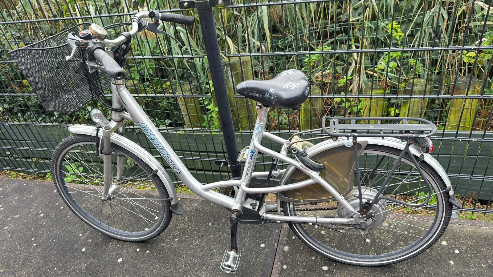 Elektrische fiets met 2 accu's en mandje, Fietsen en Brommers, Ophalen, Gebruikt, Minder dan 30 km per accu, Overige merken