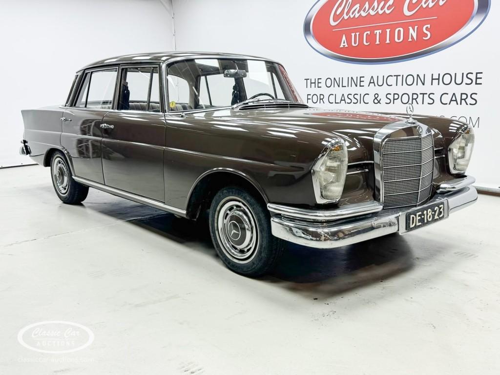 Mercedes-benz SE 220 SE Heckflosse - ONLINE AUCTION, Auto's, Mercedes-Benz, 1360 kg, Gebruikt, Overige modellen, Bruin