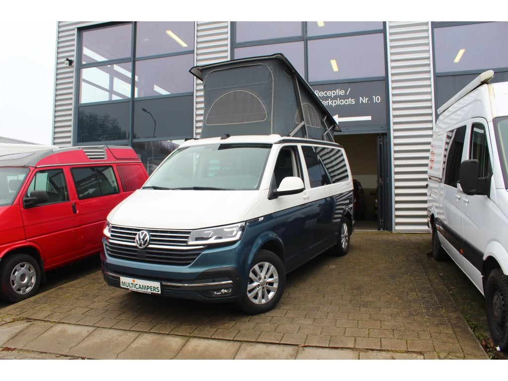 VW T6.1 California Ocean 2022 150pk Automaat, Caravans en Kamperen, Campers, Automaat, Volkswagen, Bedrijf, Verwarmde buitenspiegels