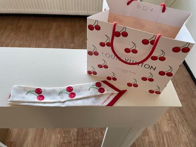 Louis Vuitton sjaaltje, Ophalen of Verzenden, Zo goed als nieuw, Maat 38/40 (M), Sjaal