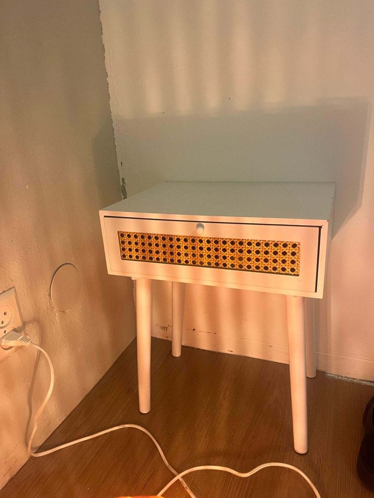 Nachtkastje met rotan ladefront - Wit, Gebruikt, 45 tot 65 cm, Hout, 55 tot 70 cm