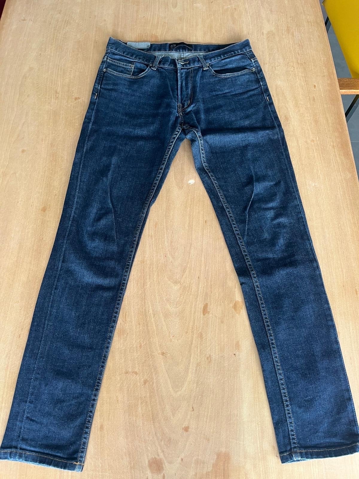 Donkerblauwe spijkerbroek maat 42, Ophalen of Verzenden, Gedragen, Blauw, W32 (confectie 46) of kleiner